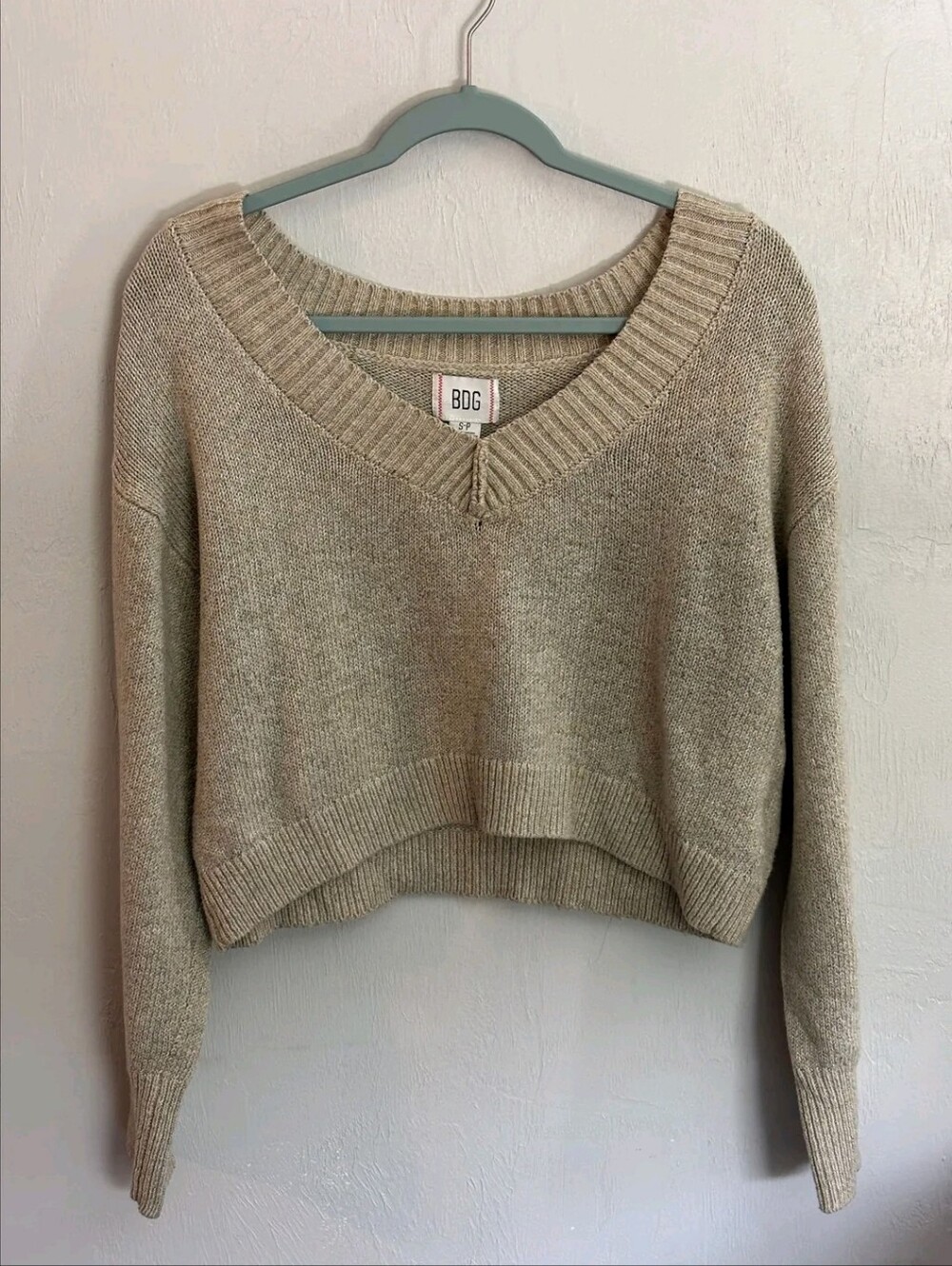 BDG Urban Outfitters Cropped V-Neck Sweater Size: Small